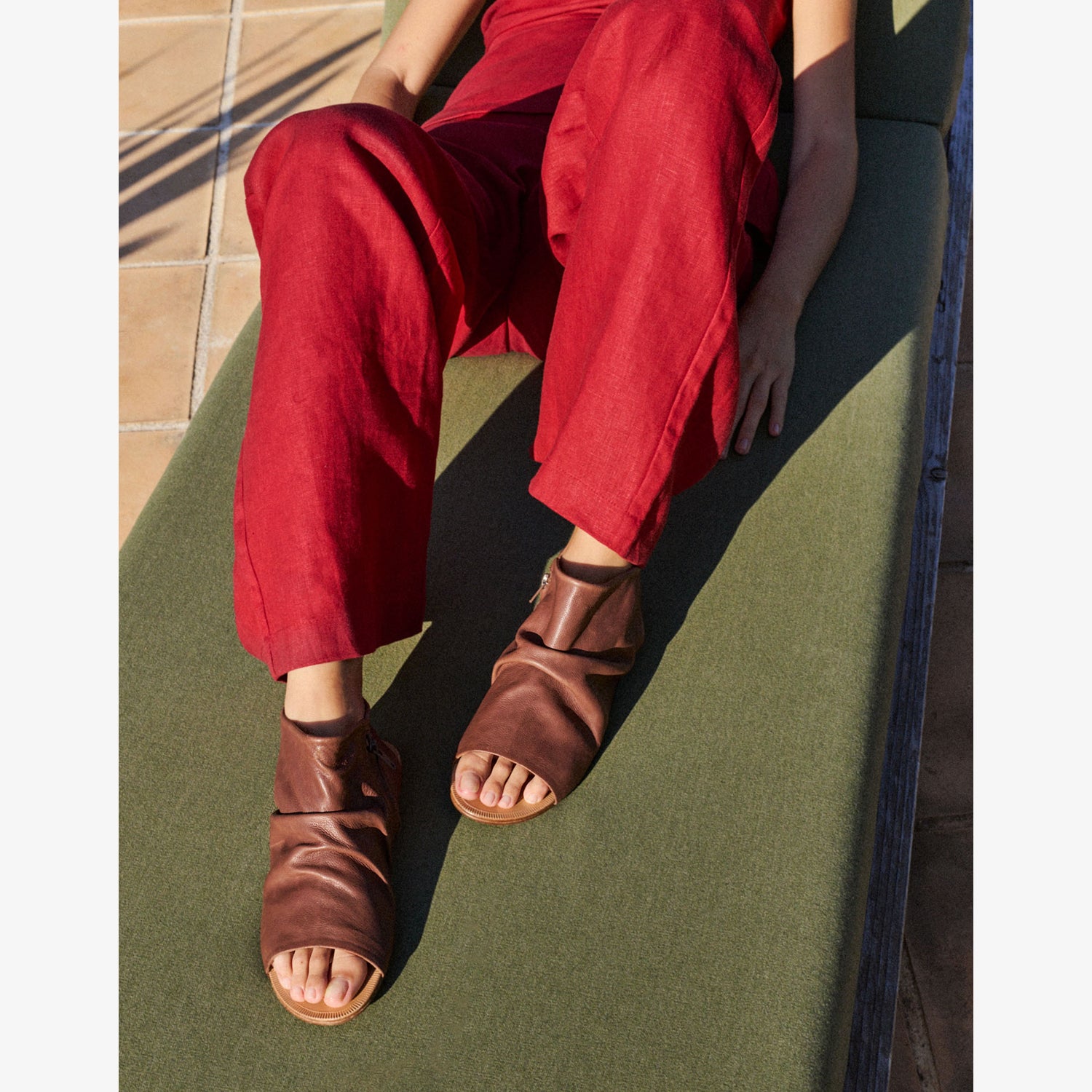 Flat sandal in brown leather| Pelaya| Spring Summer 2026 | Pedro