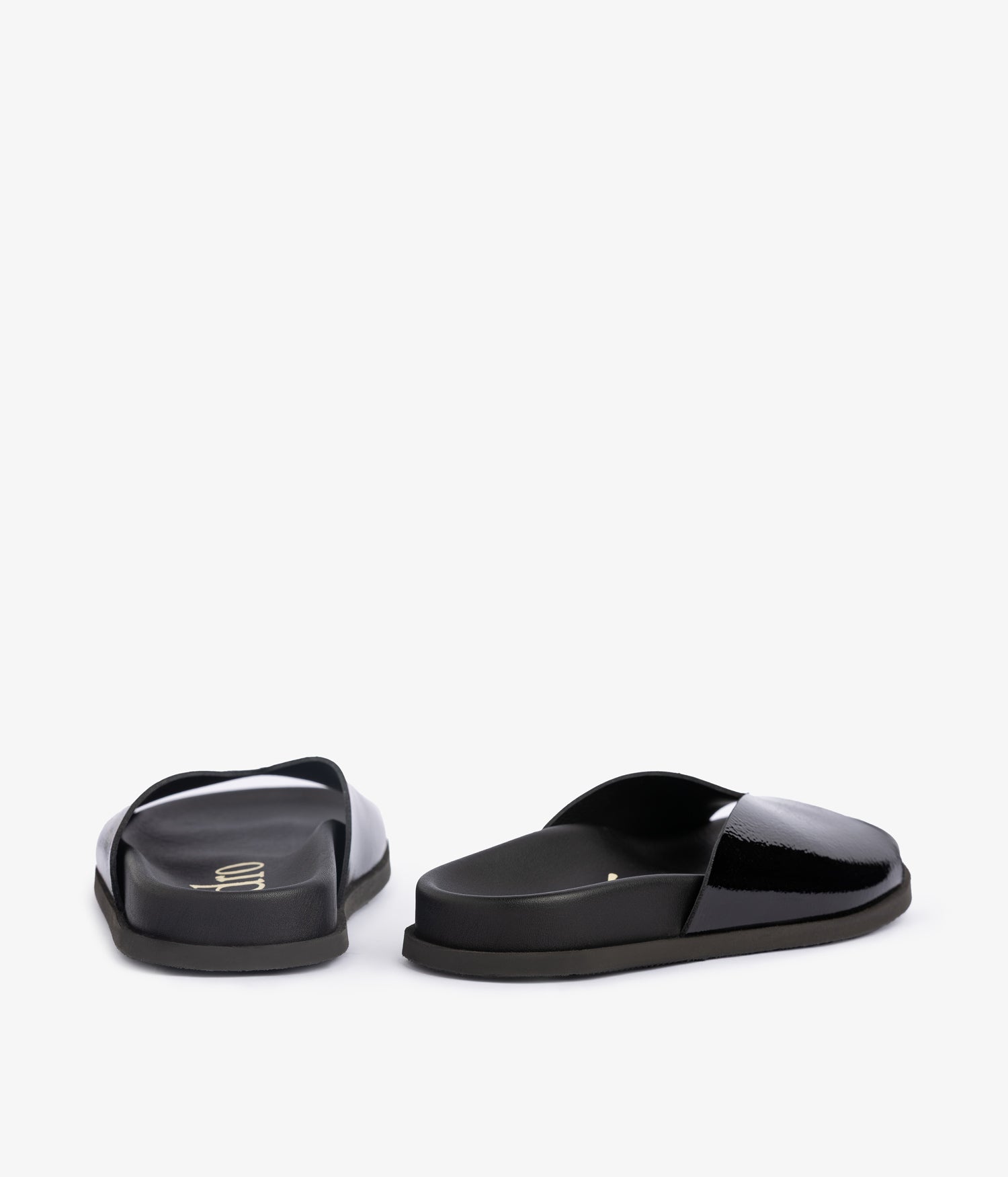 Flat slide in black patent leather | Deva | SS25 | Pedro García