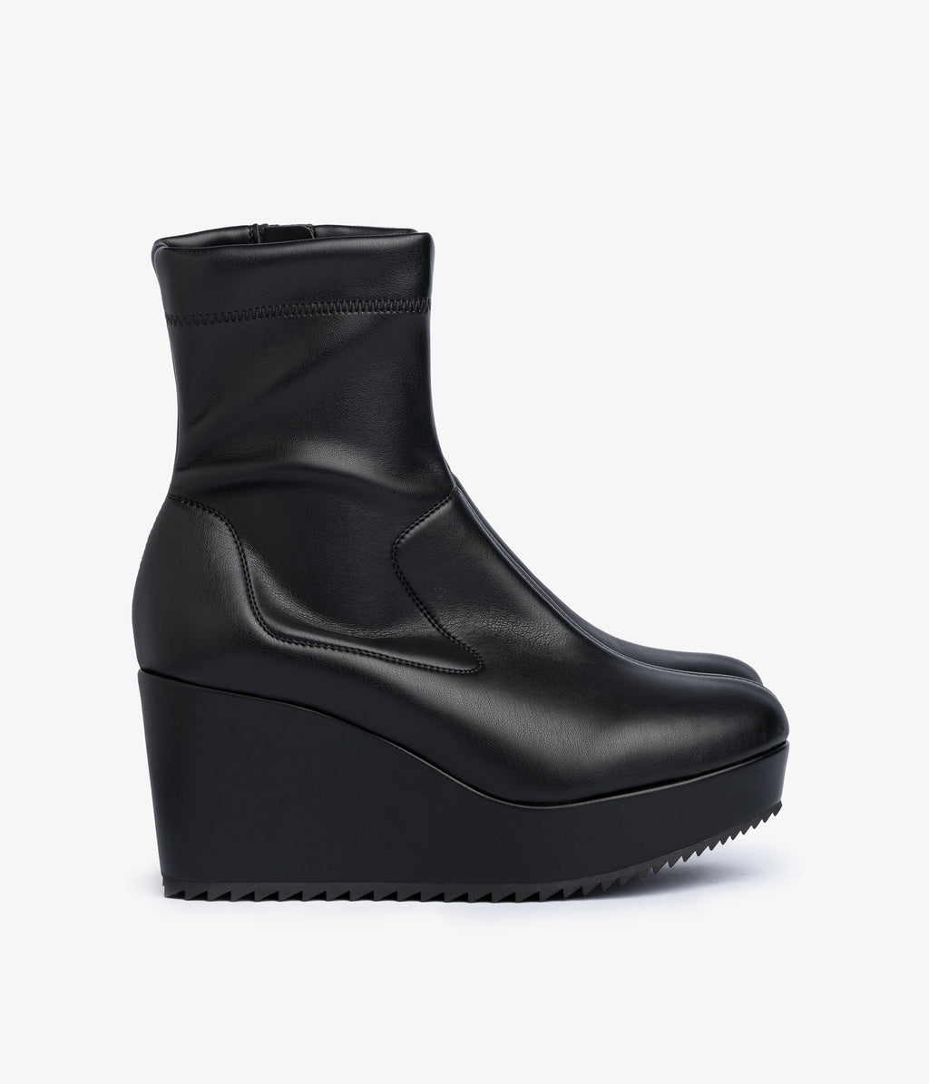 urbana / black leatherette