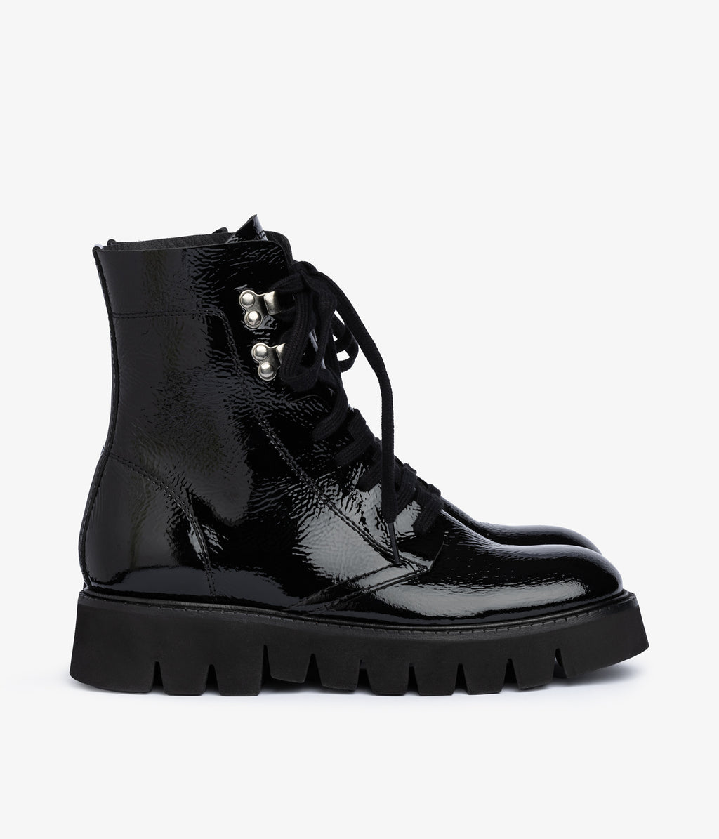 saira / black castoro naplack