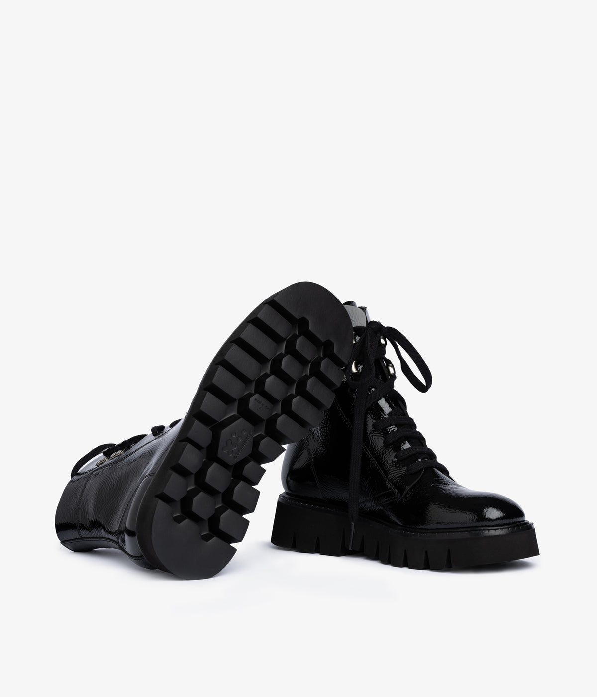 saira / black castoro naplack