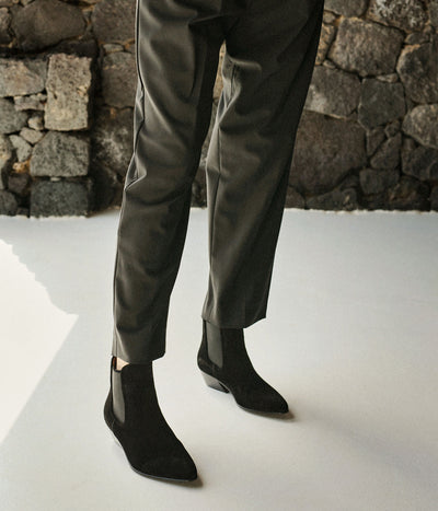 hela / black bessie suede