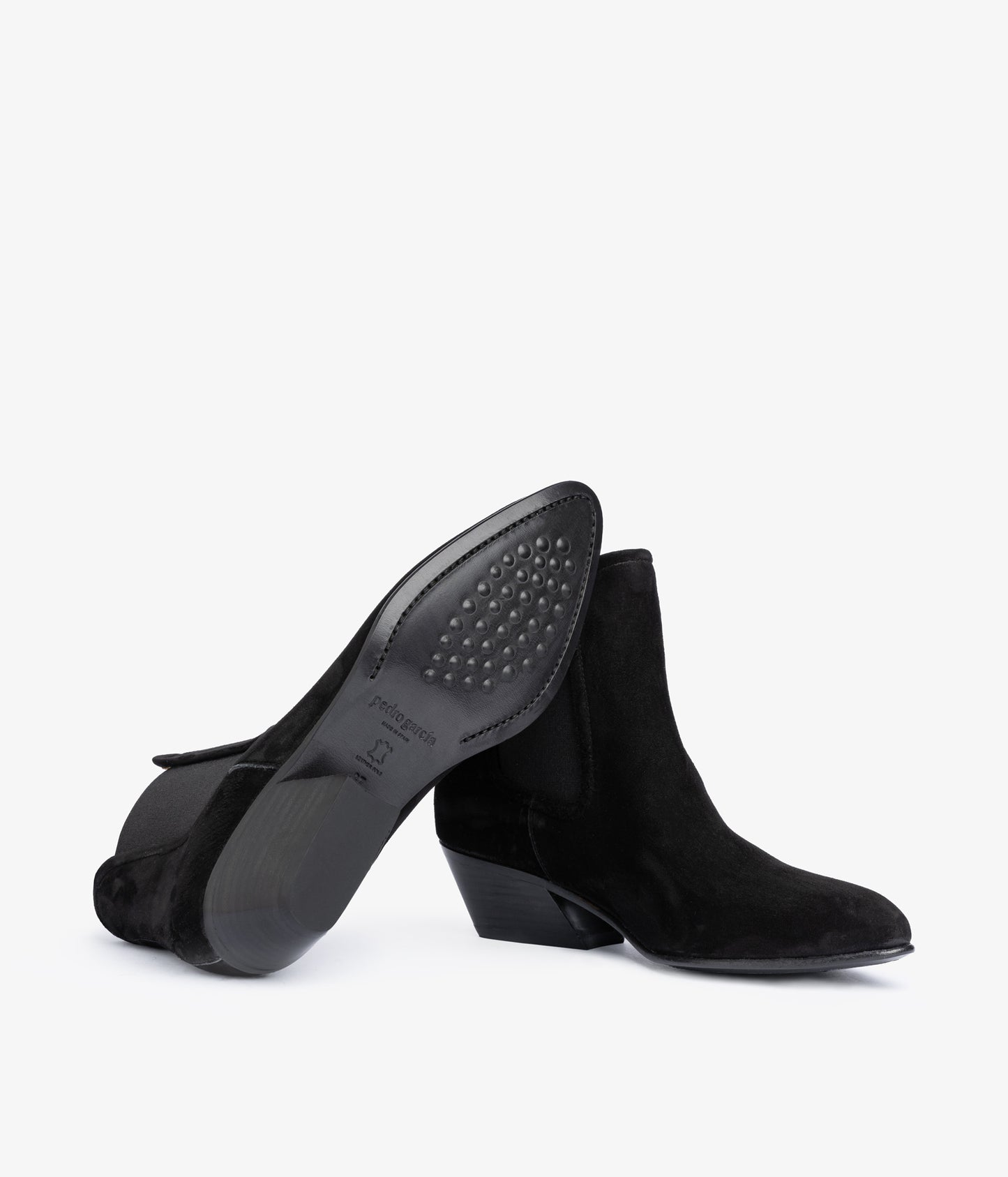 hela / black bessie suede