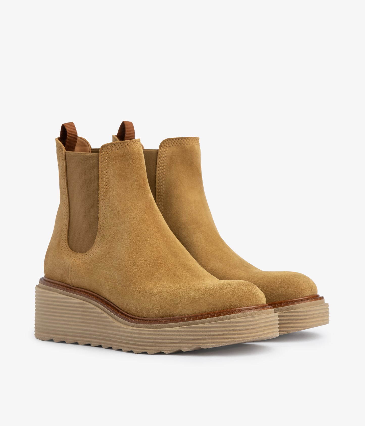 shelby / alpaca velour-mandorla