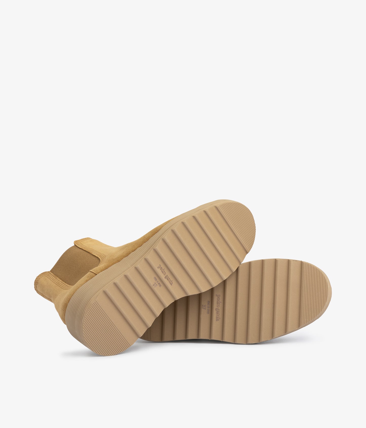 shelby / alpaca velour-mandorla