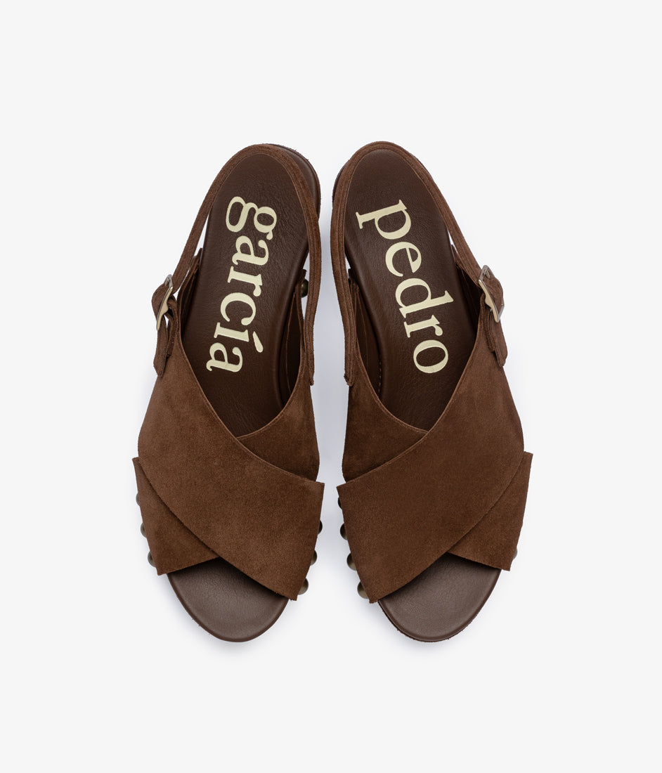 nekane / chestnut castoro