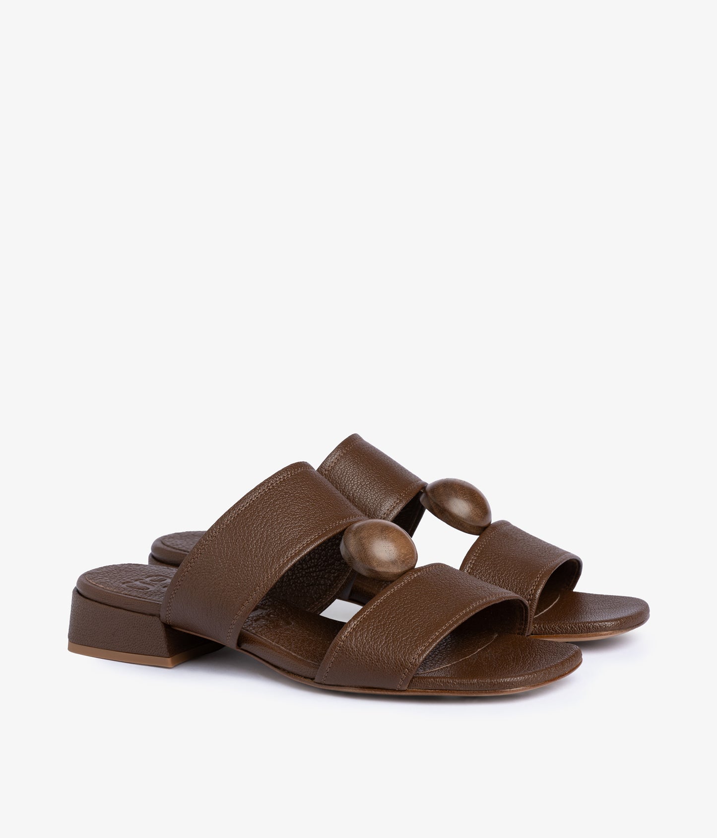 eris / chestnut petitgrain-walnut
