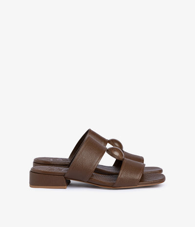 eris / chestnut petitgrain-walnut