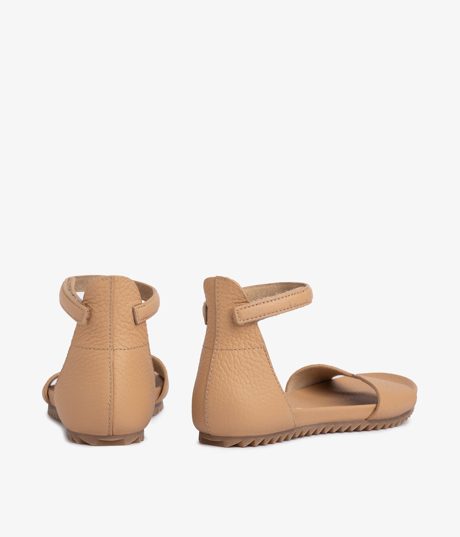 Flat asymetrical sandal in dark camel leather |Jedda | Fall winter