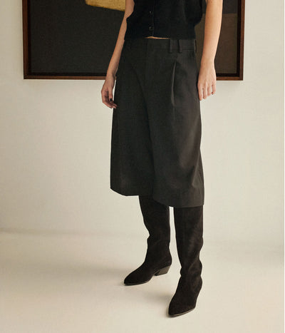 helle / black bessie suede