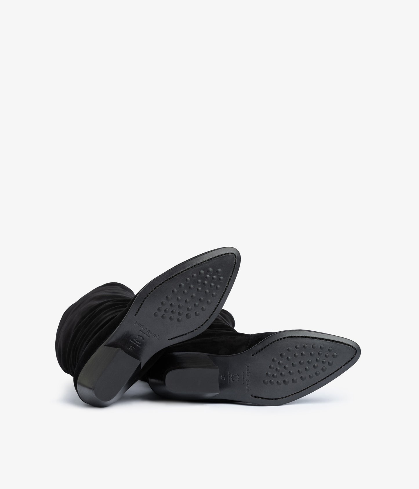 helle / black bessie suede