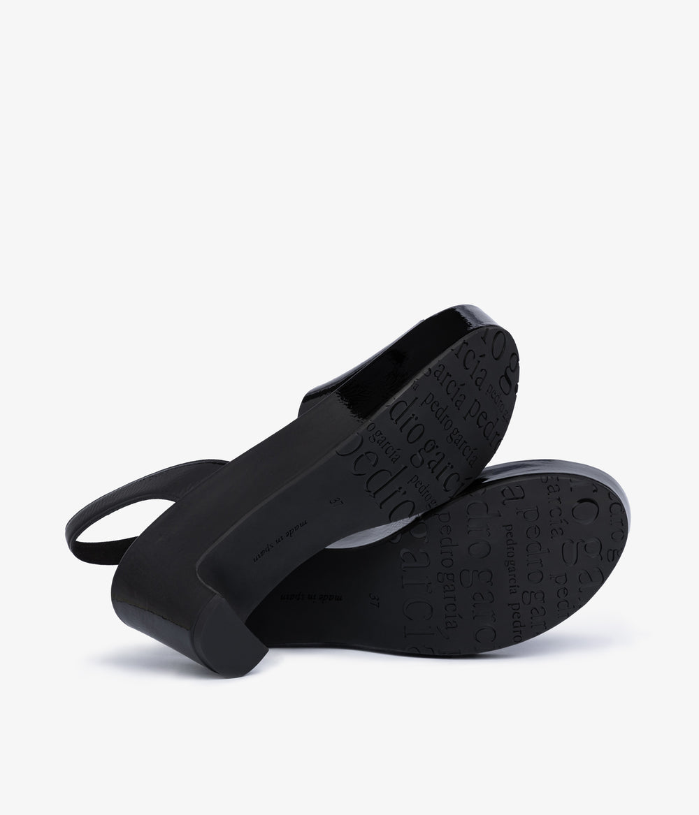 darinka / black castoro naplack