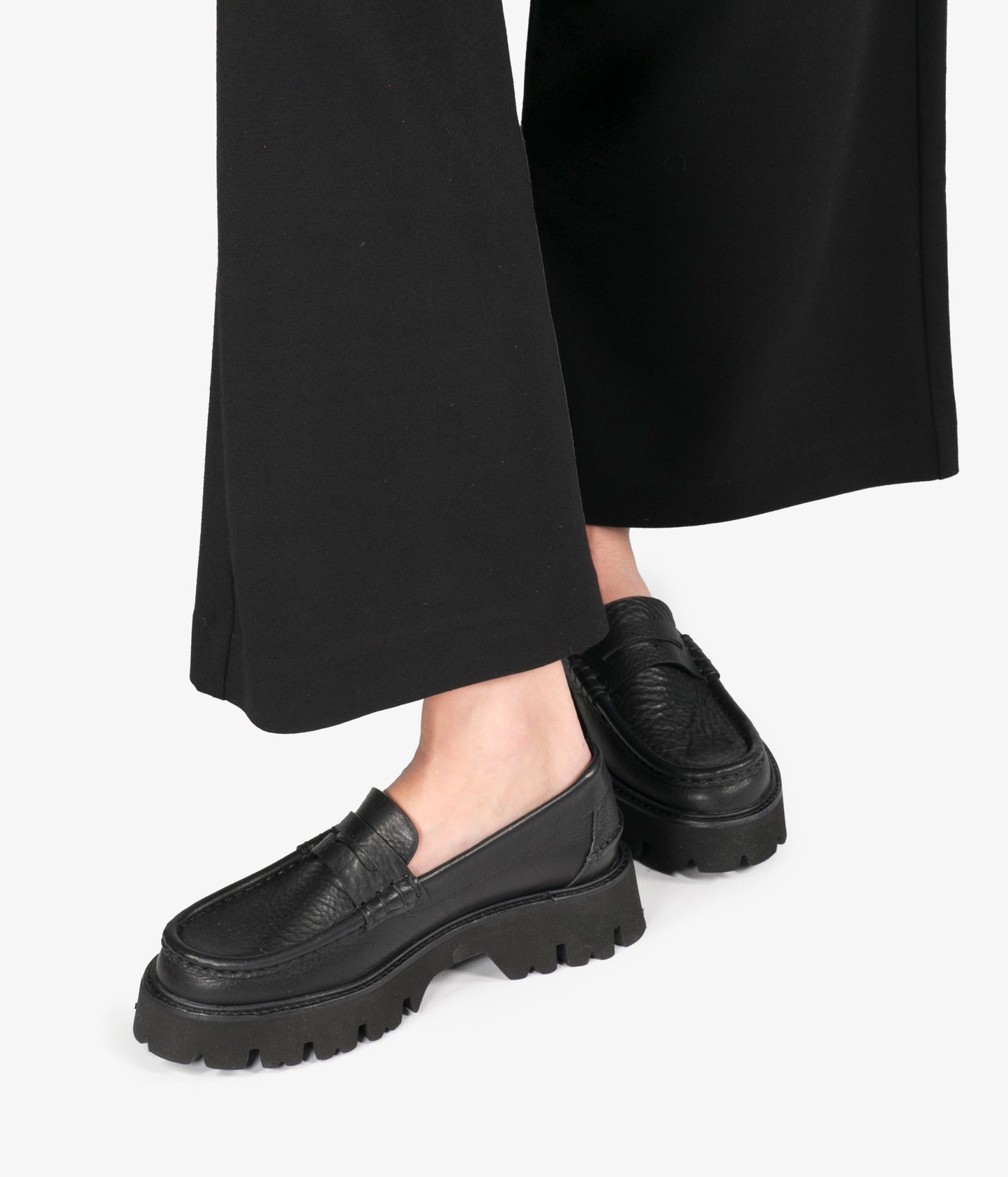 Maxi loafer in black leather with track sole | Sebas | PEDRO GARCIA ...