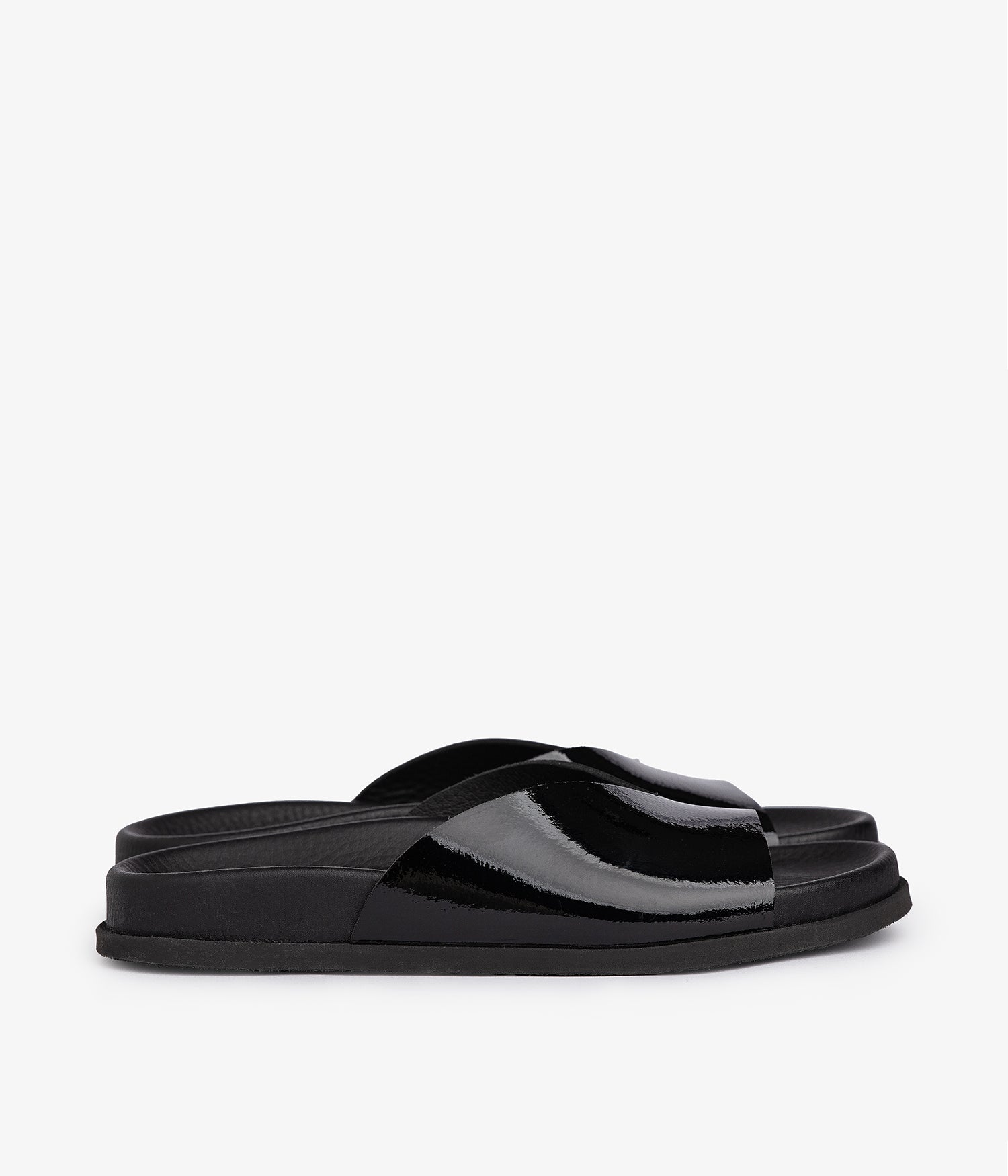 Flat slide in black patent leather | Deva | SS25 | Pedro García