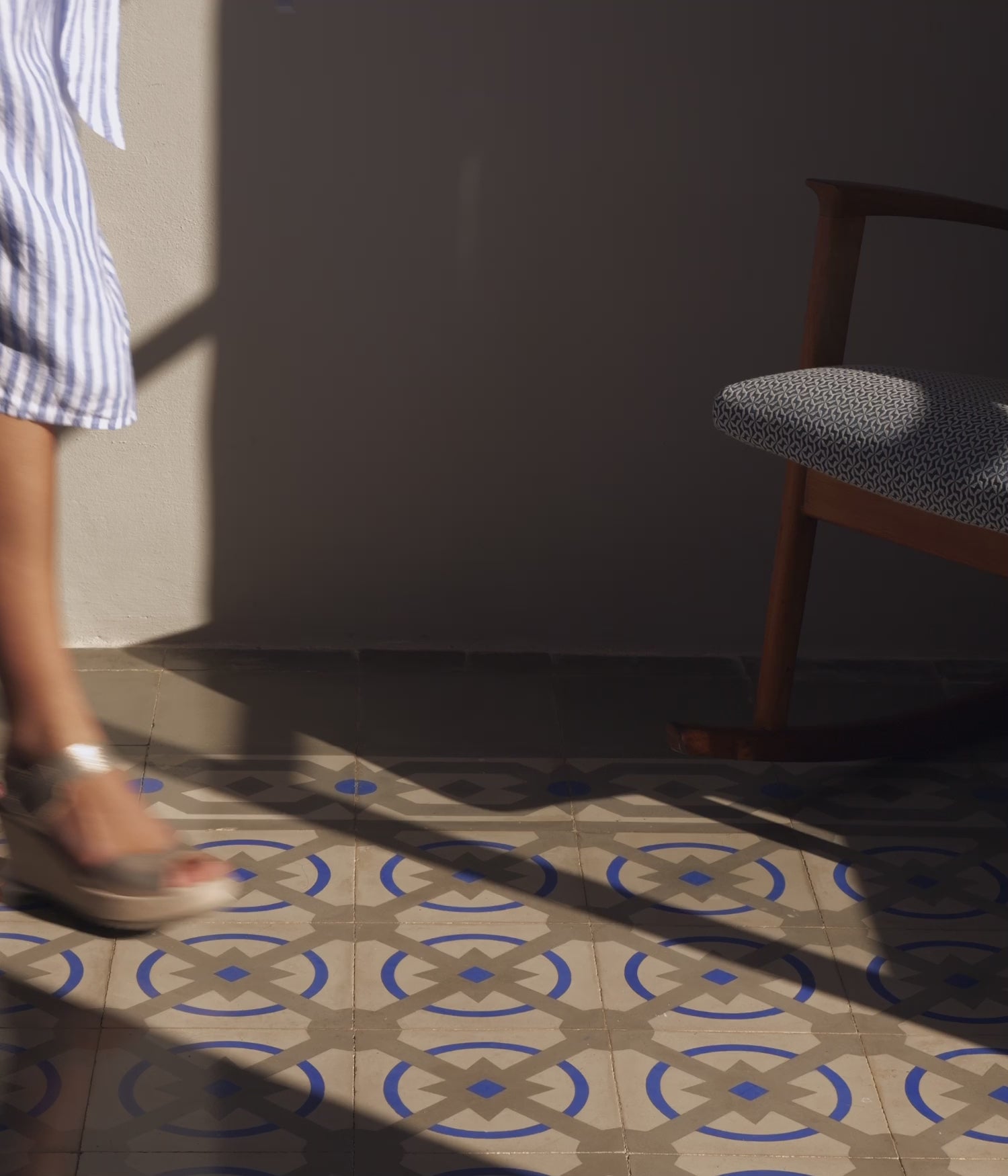 Comfort wedge in white suede | Fama | Spring-Summer 2024