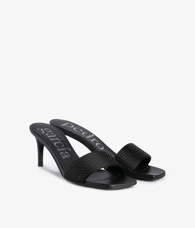 ilora / black satin