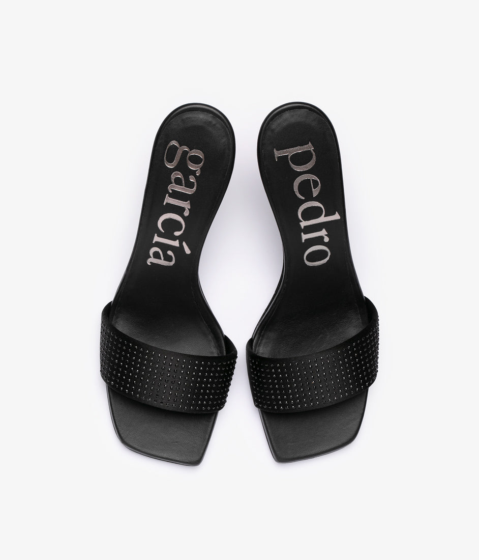 ilora / black satin