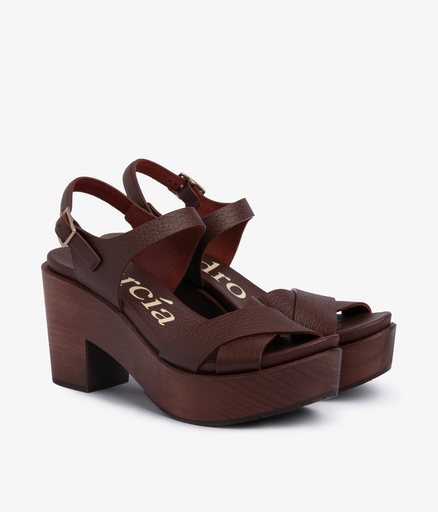 darby brunette cervo brunette pine