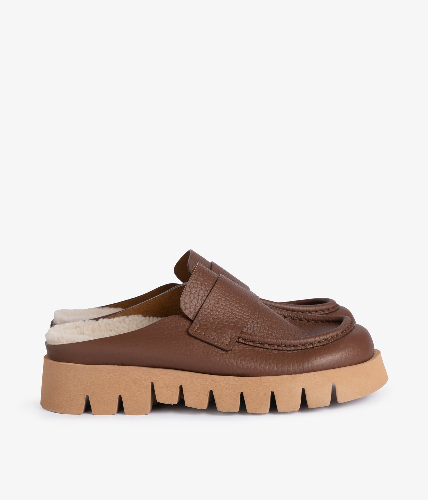 bluma / chestnut cervo