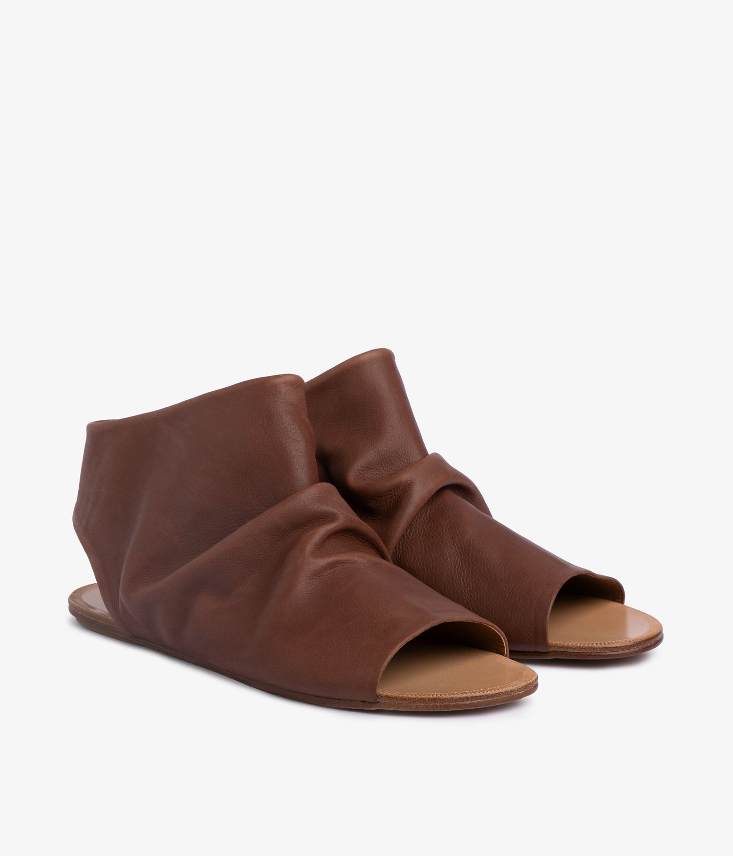 Flat sandal in brown leather| Pelaya| Spring Summer 2026 | Pedro