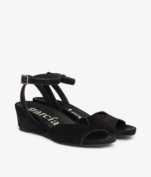 wedge-black-suede-wamika-pedro