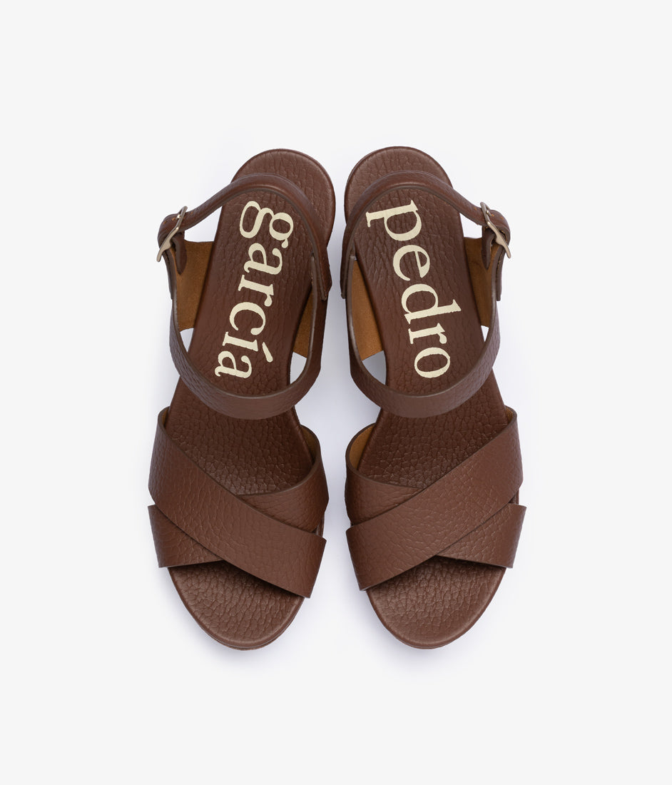 aleyda / chestnut cervo