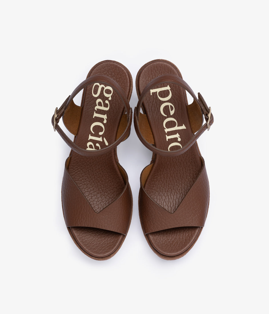 doina / chestnut cervo