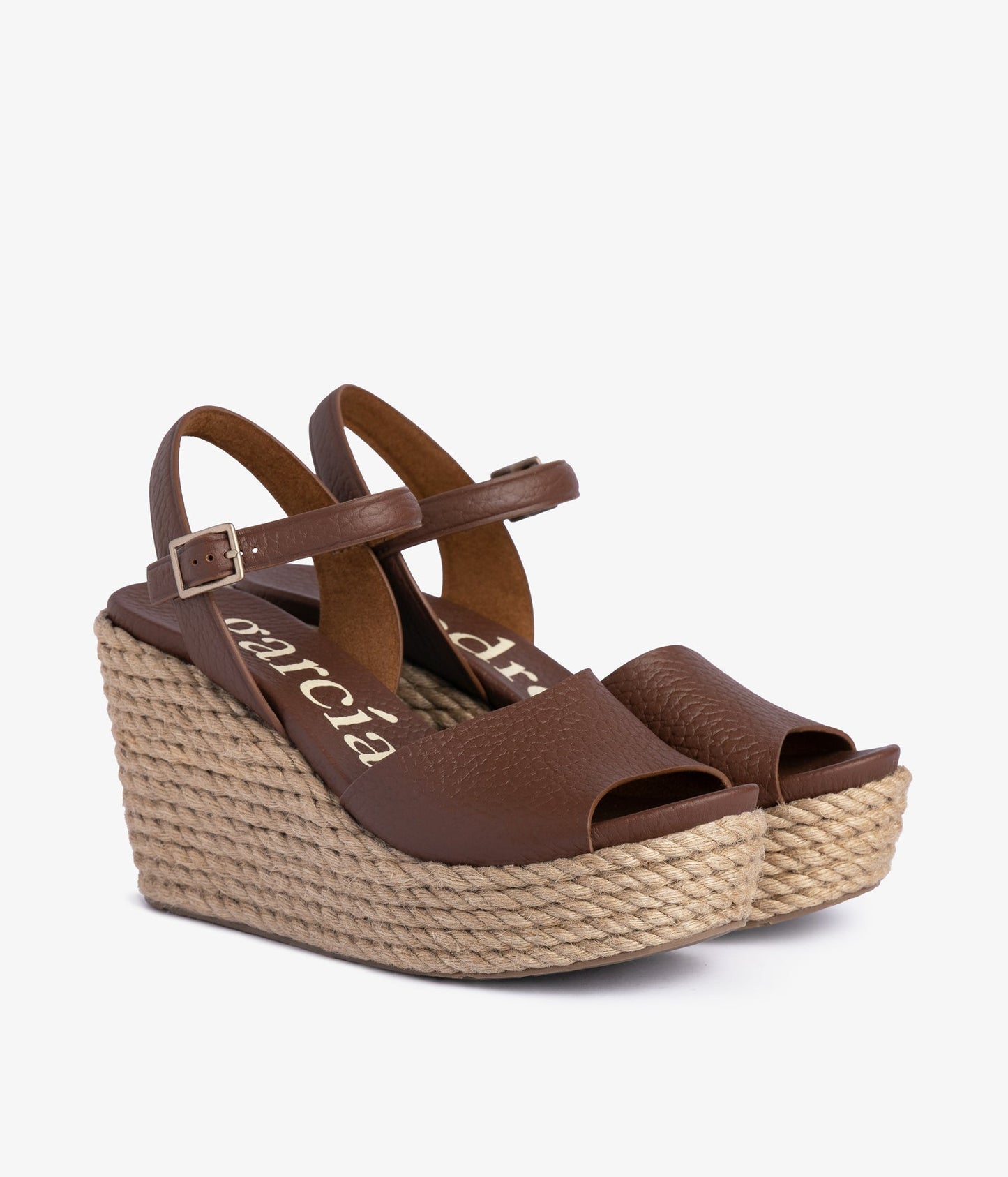 danila / chestnut cervo
