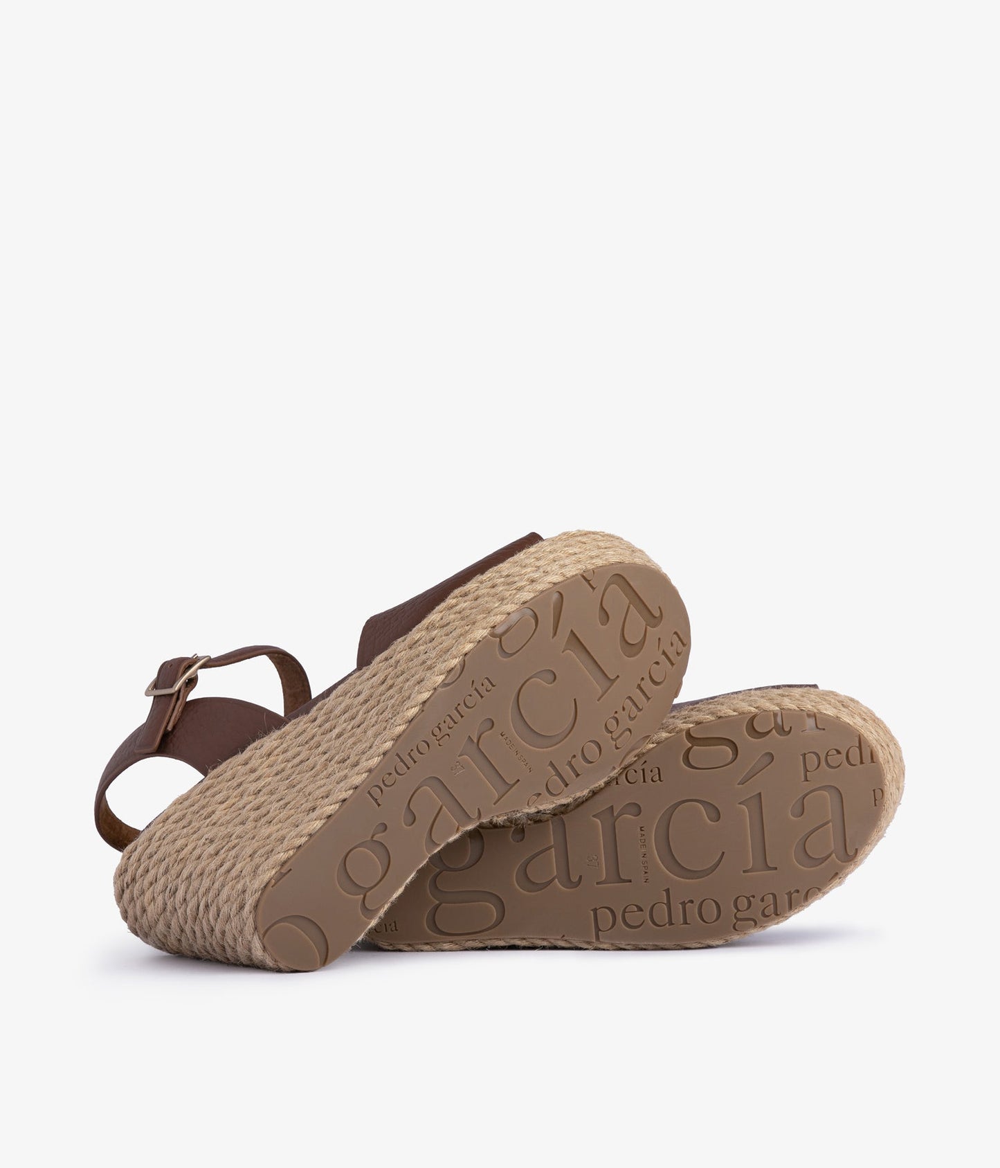 danila / chestnut cervo