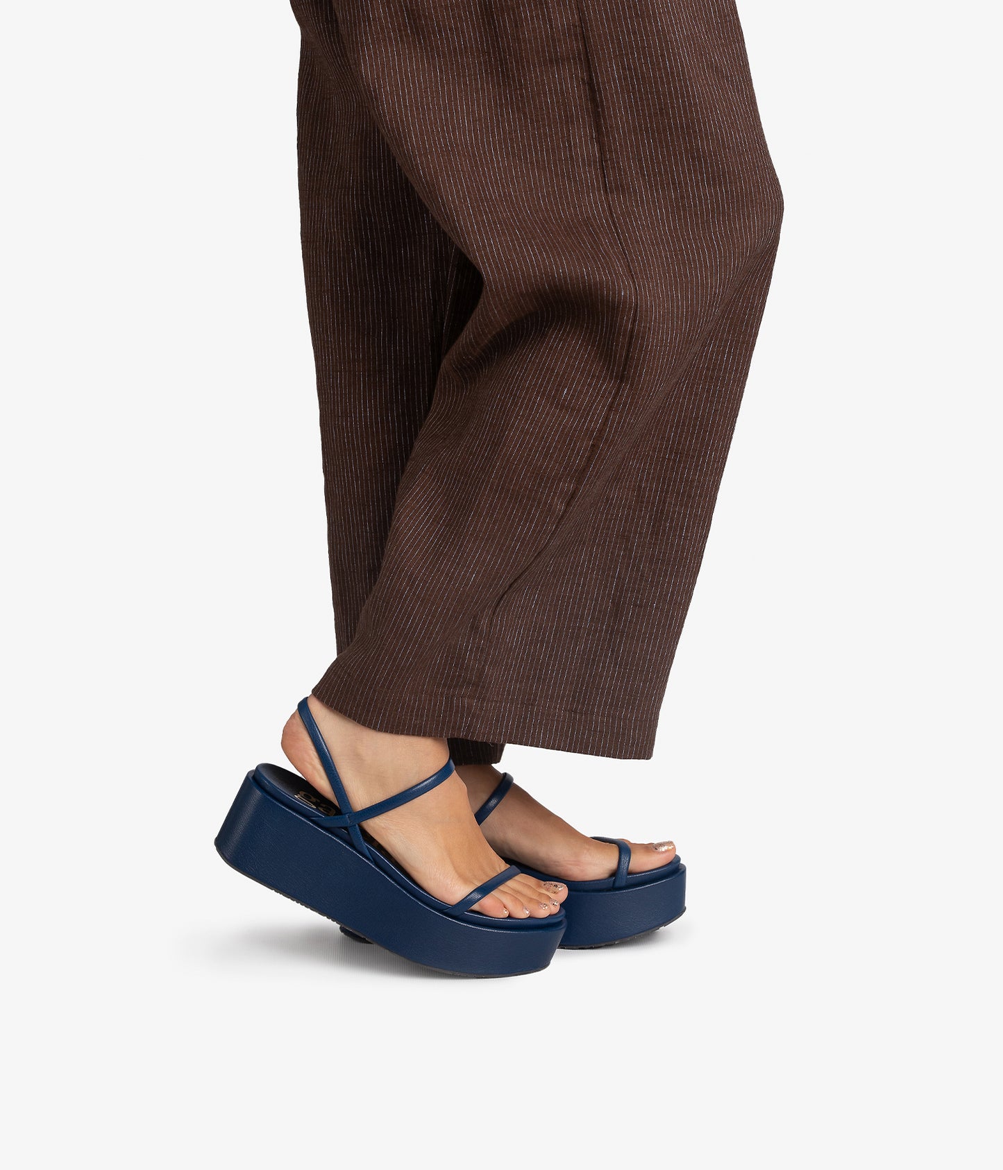 nibia / midnight caprine