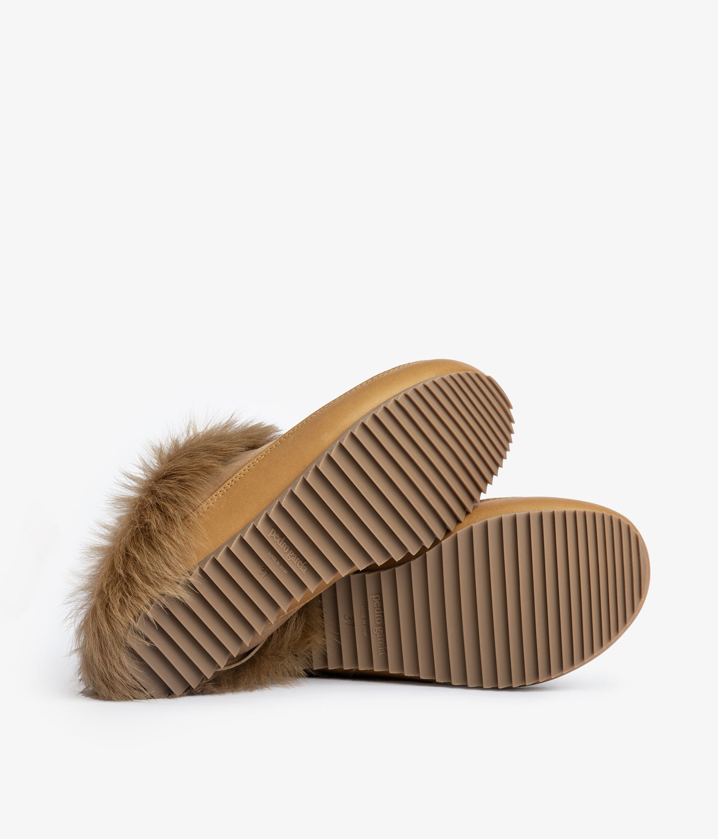 jan / tan suede churra